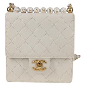 Chanel Flap Bag White Leather Shoulder Bag (Pre-Owned)